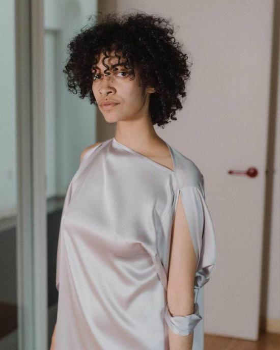  베이스레인지 미디 원피스 베이스렌지 시티 드레스 블루 실버 - BASERANGE