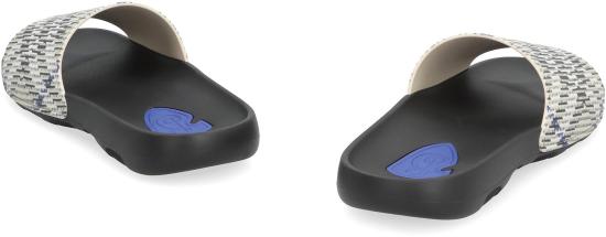 25SS 버버리 체크 다이브 슬라이드  8102419165001 B9629 Black - BURBERRY