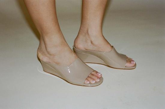  마리암 나시르 자데 뮬/슬리퍼 이브 웨지 샌드 특허 - MARYAM NASSIR ZADEH