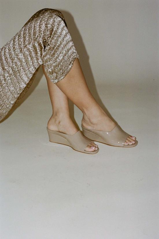  마리암 나시르 자데 뮬/슬리퍼 이브 웨지 샌드 특허