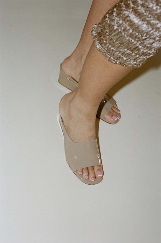  마리암 나시르 자데 뮬/슬리퍼 이브 웨지 샌드 특허 - MARYAM NASSIR ZADEH