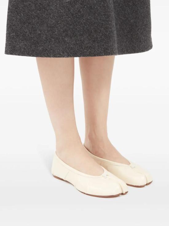 25SS 마르지엘라 플랫 슈즈 66440 S58WZ0127P6378 90773 Beige - MAISON MARGIELA