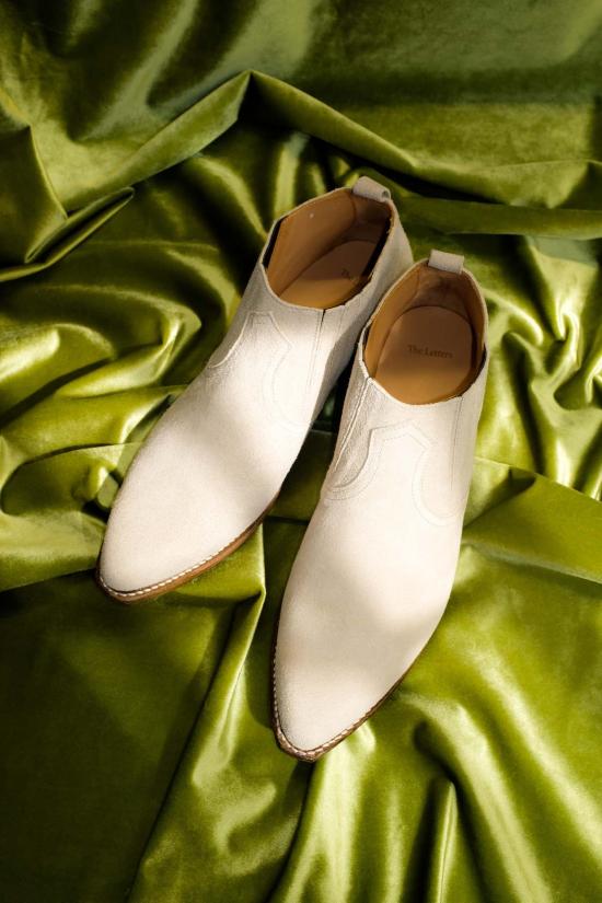  더 레터스 부츠 레터스 카우하이드 스웨이드 미드 컷 사이드고어  아이보리 - THE LETTERS