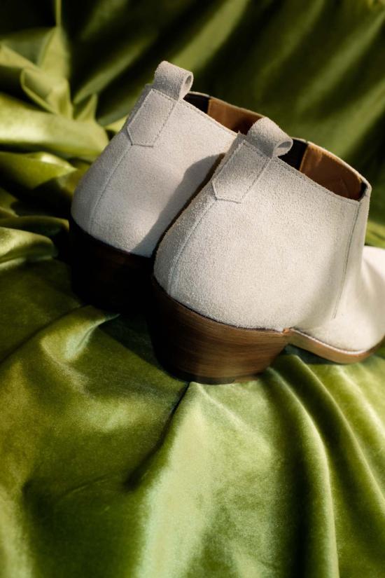  더 레터스 부츠 레터스 카우하이드 스웨이드 미드 컷 사이드고어  아이보리 - THE LETTERS