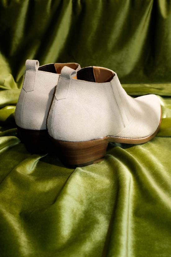  더 레터스 부츠 레터스 카우하이드 스웨이드 미드 컷 사이드고어  아이보리 - THE LETTERS