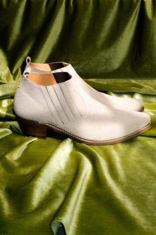  더 레터스 부츠 레터스 카우하이드 스웨이드 미드 컷 사이드고어  아이보리 - THE LETTERS