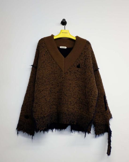  나마체코 스웨터 엘멧 V넥  밤색 - NAMACHEKO