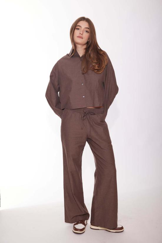  블루&크림 민소매 티셔츠 샤또 트윌 크롭 셔츠 & 알파인 트윌 팬츠 브라운