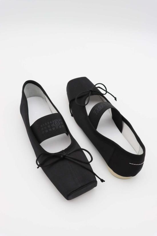  마르지엘라 플랫 슈즈 메종  로고 발레 플랫 블랙 - MAISON MARGIELA