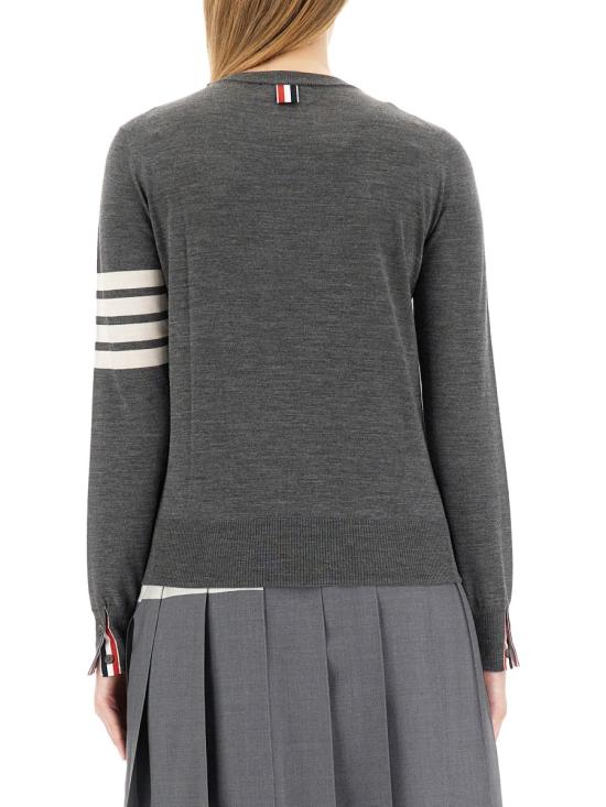 25SS 톰브라운 4바 릴렉스드 스웨터 FKA280AY1014035 DOM - THOM BROWNE