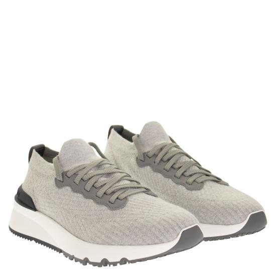  브루넬로 쿠치넬리 코튼 니트 세미 폴리쉬드 카프스킨 러너 MZUPMBO252 LIGHT GREY - BRUNELLO CUCINELLI