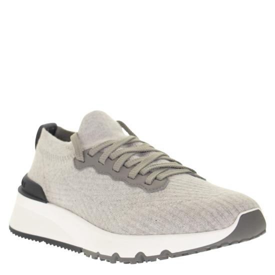  브루넬로 쿠치넬리 코튼 니트 세미 폴리쉬드 카프스킨 러너 MZUPMBO252 LIGHT GREY - BRUNELLO CUCINELLI