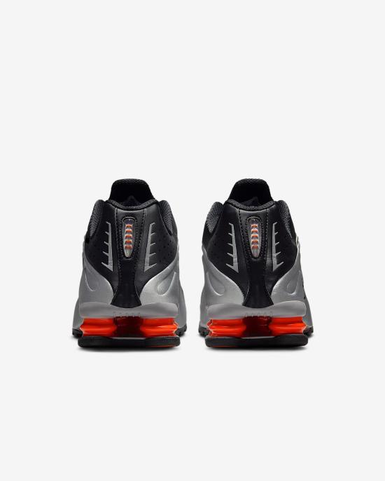  나이키 샥스 R4 스니커즈 HQ1988 002 DOM - NIKE