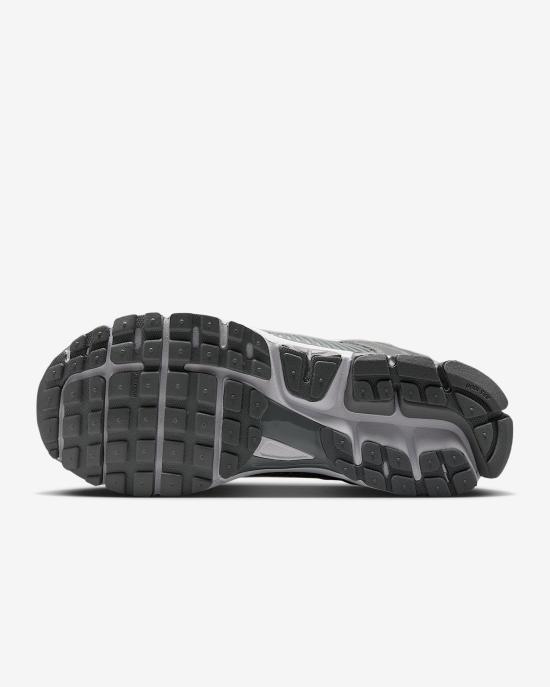  나이키 줌 보메로 5 M HF1553 003 DOM - NIKE