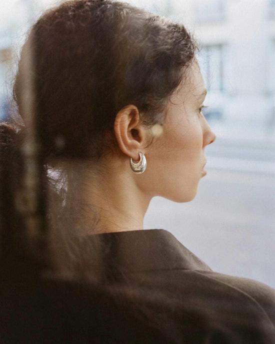  아니카 이네즈 이어링 Annika Inez 대형 슬로핑 힌지 후프 실버