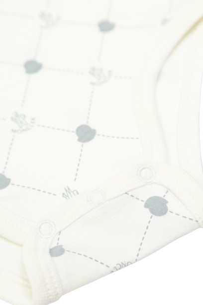 25SS 몽클레어 숏팬츠 K1951 8P00004 89AT0 F07 Light Blue - MONCLER