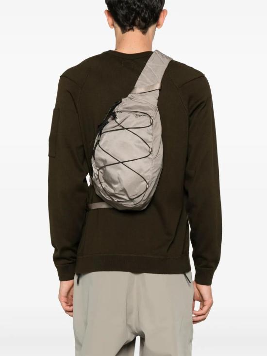  씨피 컴퍼니 백팩 18CMAC114A005269G taupe - C.P. COMPANY