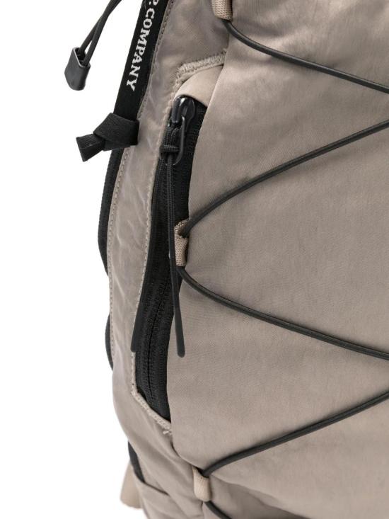  씨피 컴퍼니 백팩 18CMAC114A005269G taupe - C.P. COMPANY