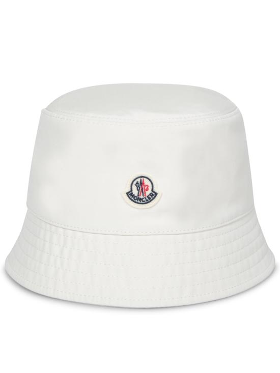 25SS 몽클레어 로고 패치 버킷햇 3B00025 5983X 050 White