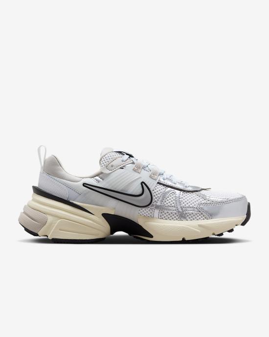  나이키 V2K 런 W FD0736 100 DOM - NIKE