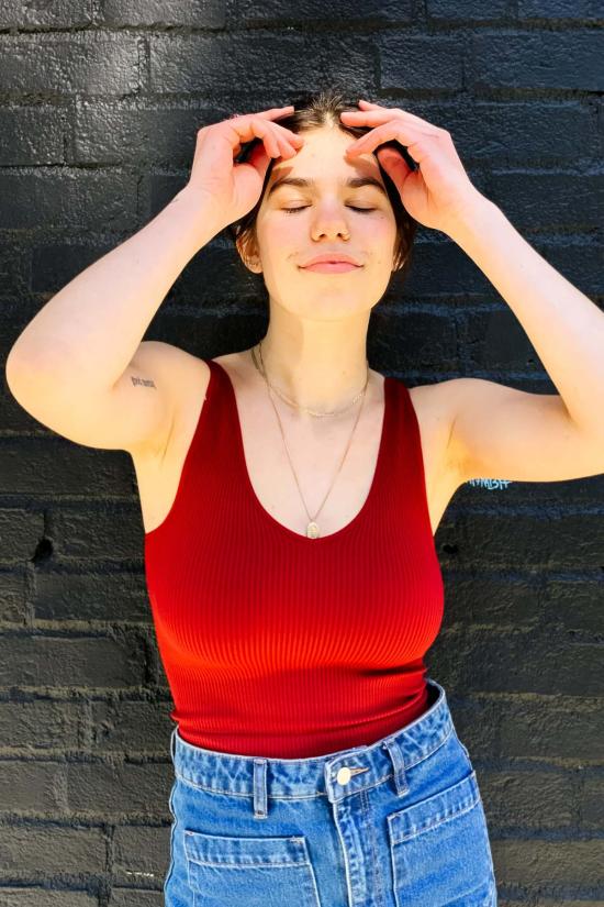  니키비키 민소매 티셔츠 니키 비키 리브 V넥 크롭 탑 - NIKIBIKI