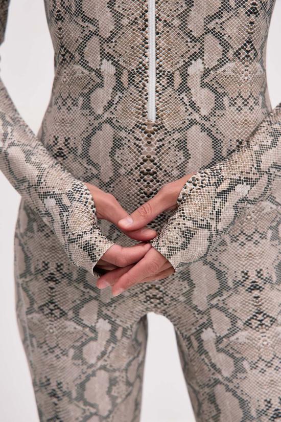  모노수트 바디수트 티셔츠 파이썬 롱슬리브 터틀넥 바디수트 파이썬 - MONOSUIT