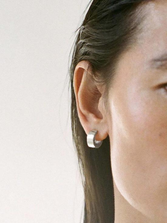  로라 롬바르디 이어링 포르자 후프 실버