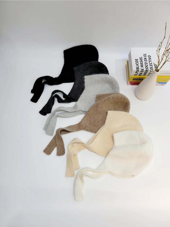  Comfortarians 이어플랩 캡 니트 앙고라 보닛 블랙 - COMFORTARIANS