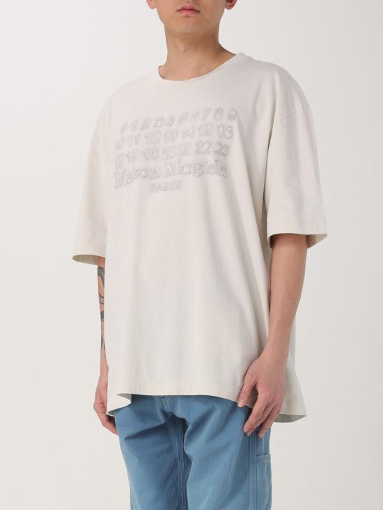 25FW 마르지엘라 자수 로고 티셔츠 S50GC0705S24567 103 White - MAISON MARGIELA