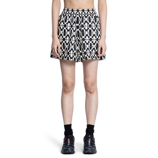  몽클레어 숏팬츠 2B00023598H6F09 Black White