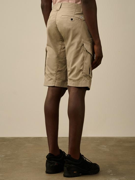 25SS 씨피 컴퍼니 숏팬츠 18CMBE116A005694G 327 BEIGE - C.P. COMPANY