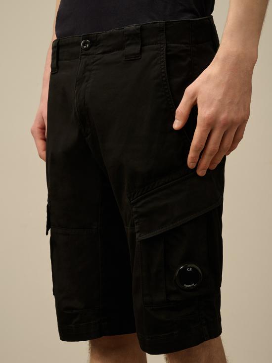 25SS 씨피 컴퍼니 스트레치 사틴 카고 쇼츠 18CMBE116A005694G 999 BLACK - C.P. COMPANY