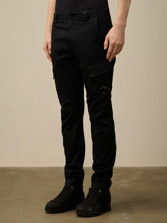 25SS 씨피 컴퍼니 렌즈 와펜 코튼 카고 스트레이트 팬츠 18CMPA056A005694G 888 BLUE - C.P. COMPANY