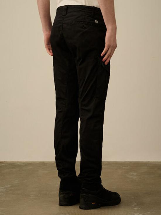 25SS 씨피 컴퍼니 렌즈 와펜 코튼 카고 스트레이트 팬츠 18CMPA056A005694G 999 BLACK - C.P. COMPANY