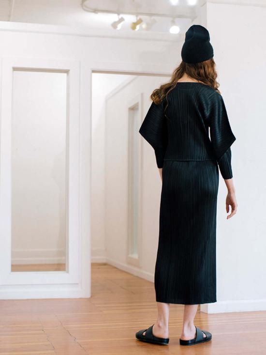  이세이 미야케 미디 스커트 미드 카프 스커트 블랙 - ISSEY MIYAKE