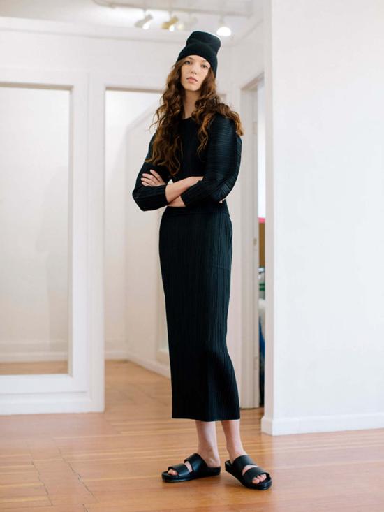  이세이 미야케 미디 스커트 미드 카프 스커트 블랙 - ISSEY MIYAKE