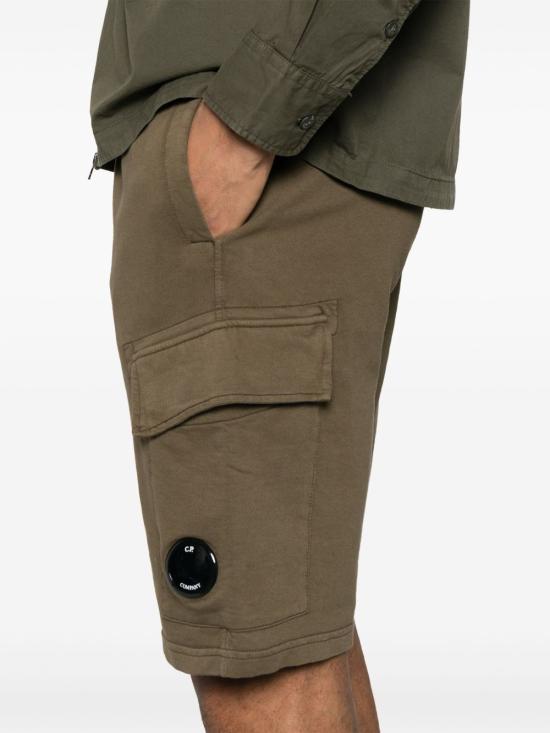 25SS 씨피 컴퍼니 숏팬츠 18CMSB069A002246G683 IVY GREEN DOM - C.P. COMPANY
