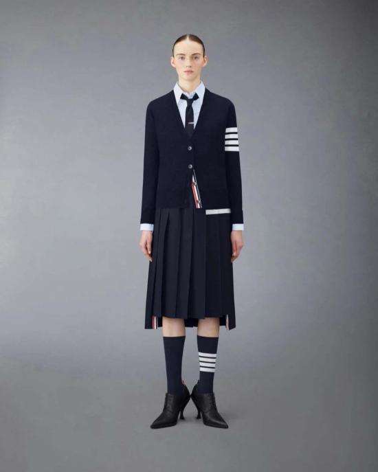  톰브라운 가디건 톰 브라운 울 릴렉스드 4바 V넥 카디건 네이비 - THOM BROWNE