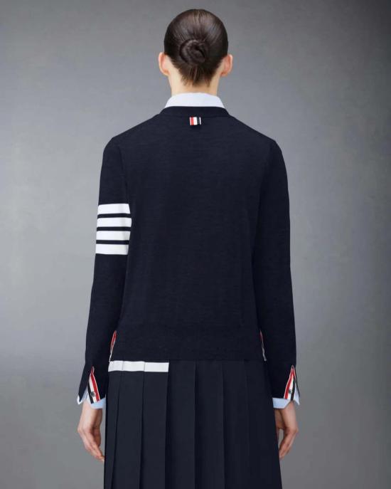  톰브라운 가디건 톰 브라운 울 릴렉스드 4바 V넥 카디건 네이비 - THOM BROWNE