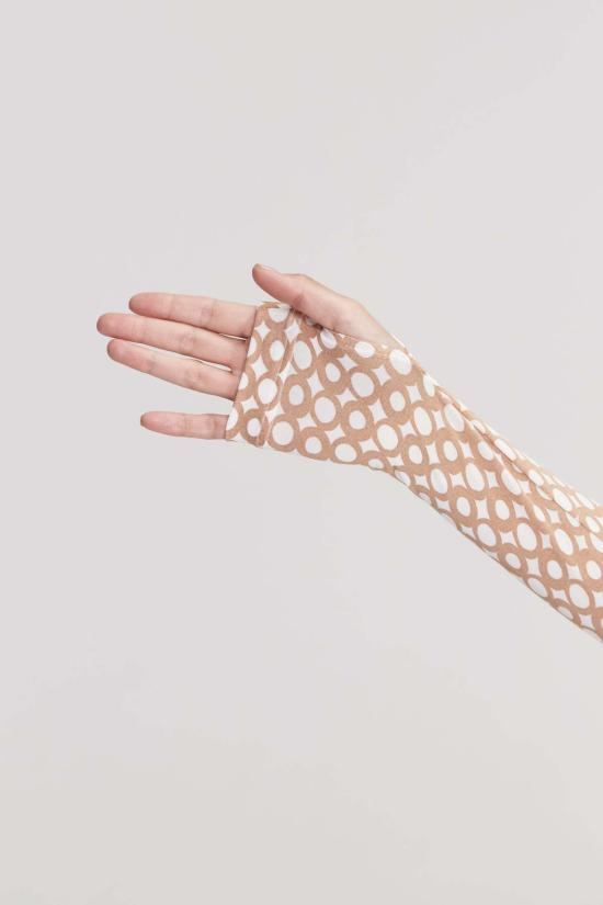  모노수트 숏 스커트 모노슈트 세트 베이지색 긴팔 터틀넥 풀 바디수트 & 티니 타이니 스커트 - MONOSUIT