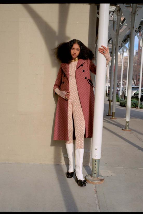  모노수트 숏 스커트 모노슈트 세트 베이지색 긴팔 터틀넥 풀 바디수트 & 티니 타이니 스커트 - MONOSUIT