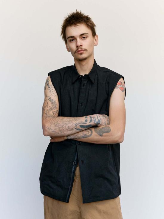  맨틀 민소매 티셔츠 R18 S0 슬리브리스 셔츠 1 블랙 - MAN-TLE