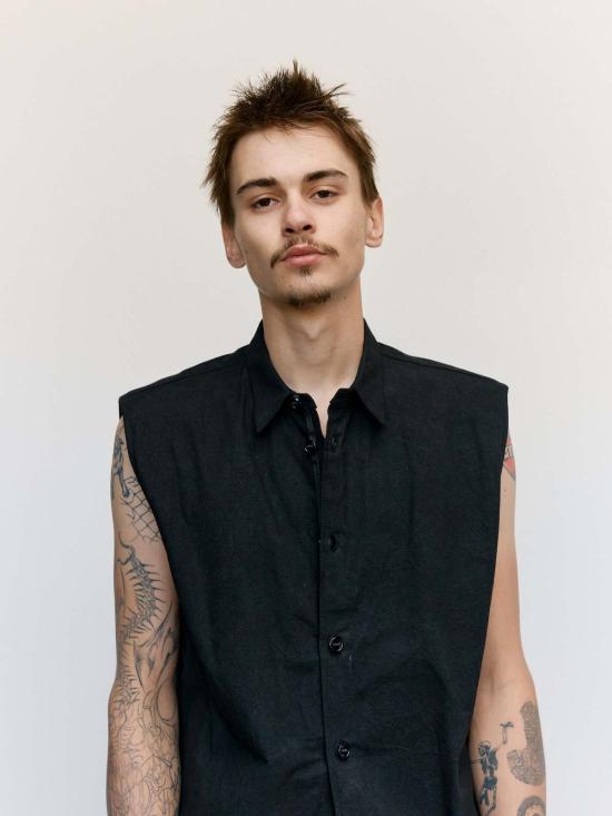  맨틀 민소매 티셔츠 R18 S0 슬리브리스 셔츠 1 블랙 - MAN-TLE