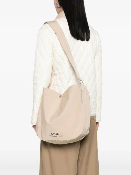 25SS 아페쎄 크로스백 PSAKRM61939BAA BEIGE DOM - A.P.C.