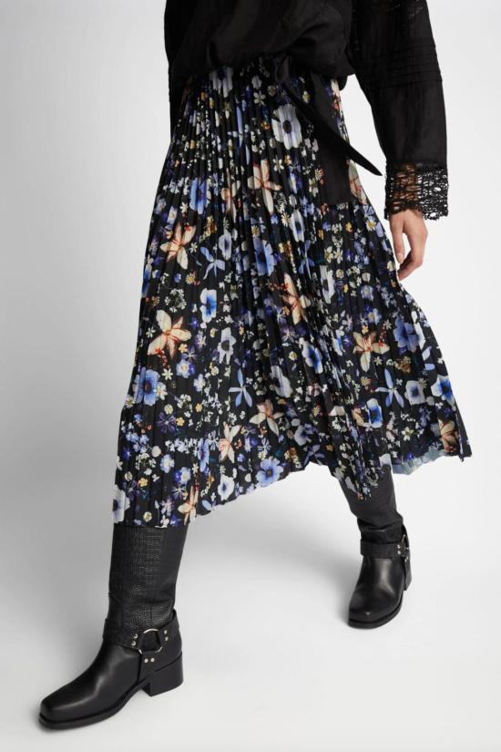  문테 숏 스커트 차밍 스커트 블랙 플로럴 - MUNTHE