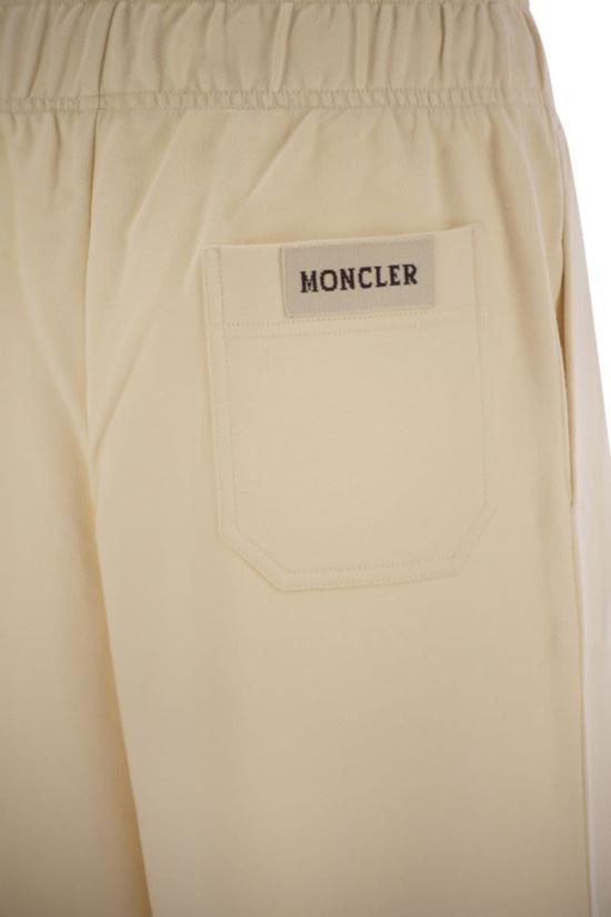 25SS 몽클레어 숏팬츠 K10938H0001089A1K 050 Beige - MONCLER