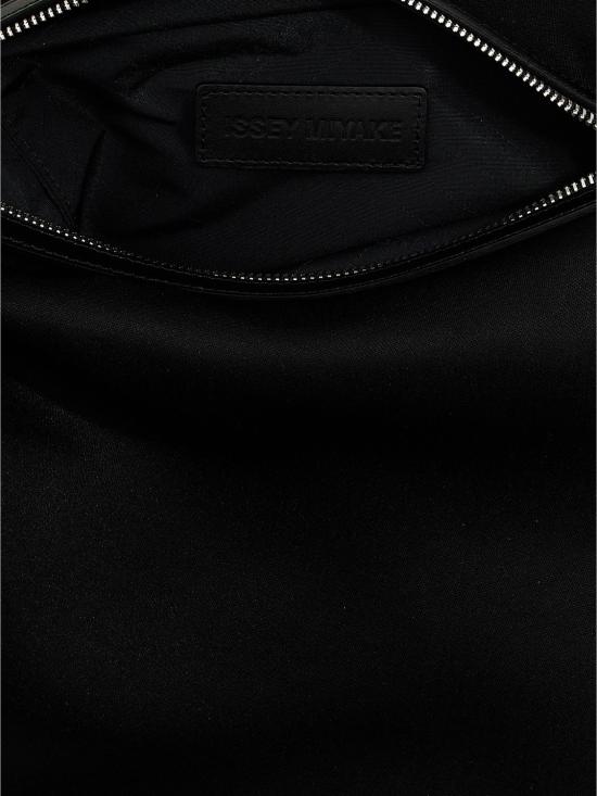 25FW 이세이 미야케 숄더백 IM46AG101 15 Black - ISSEY MIYAKE