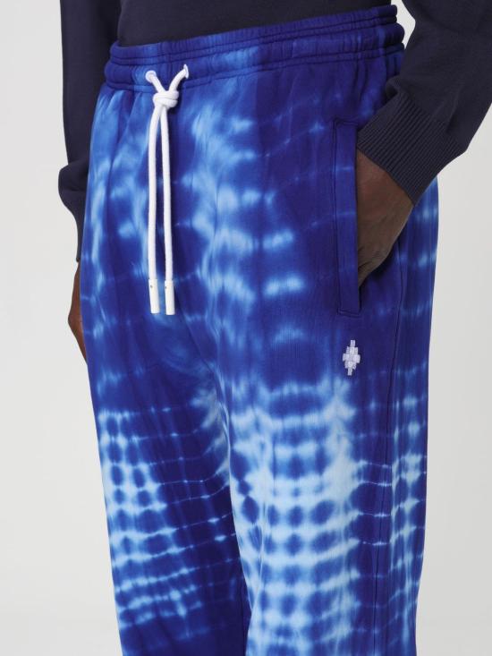 25FW 마르셀로 불론 트레이닝/조거 팬츠 CMCH034S24FLE002 4501 Blue - MARCELO BURLON