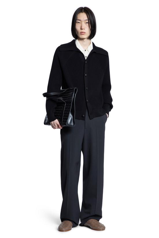 833130V59X01000 Black