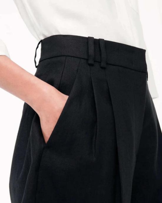  어나더 투모로우 숏팬츠 플리티드 숏 블랙 - ANOTHER TOMORROW